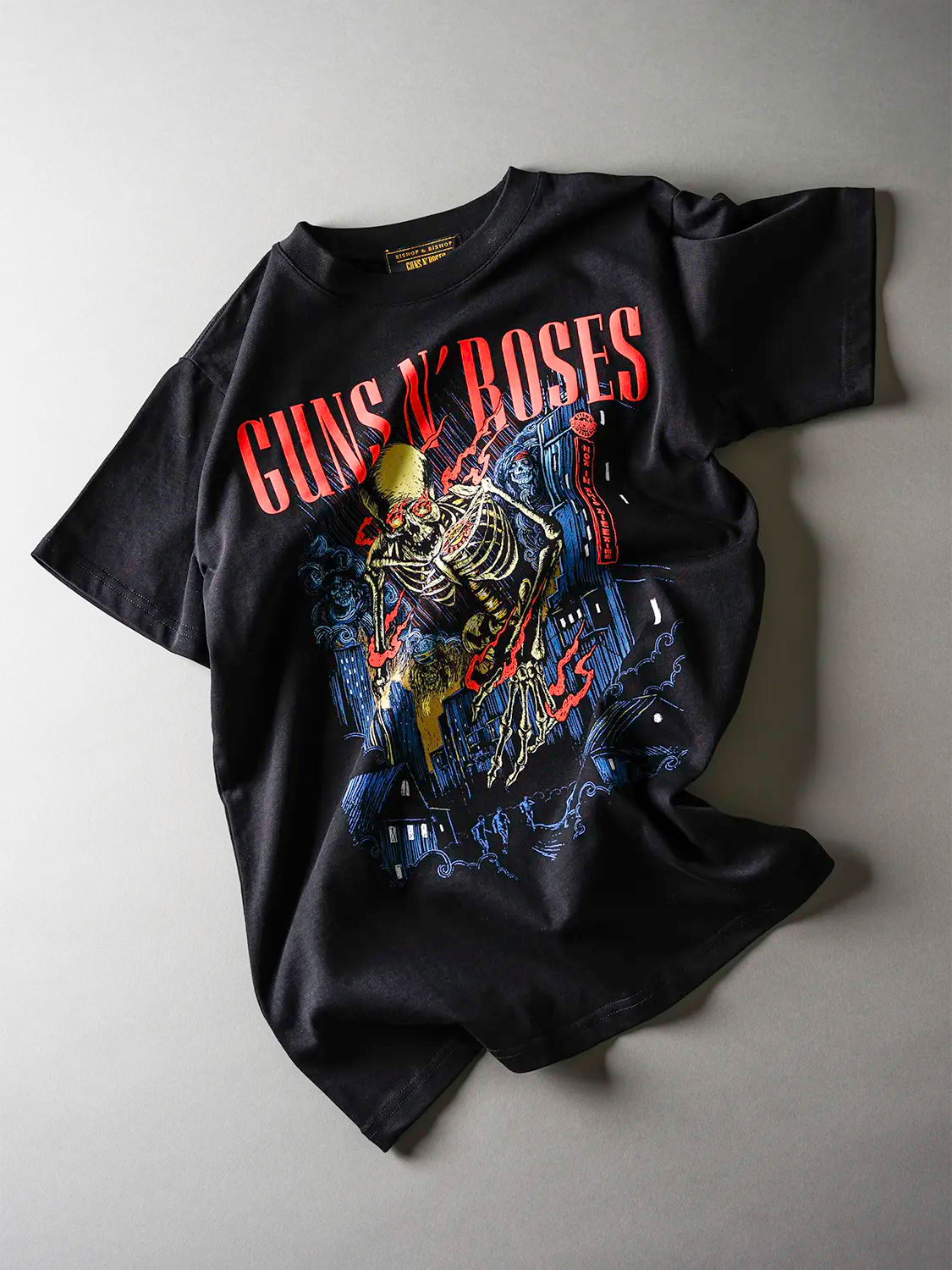 Black t-shirt with 'Guns N' Roses' graphic design on a gray background